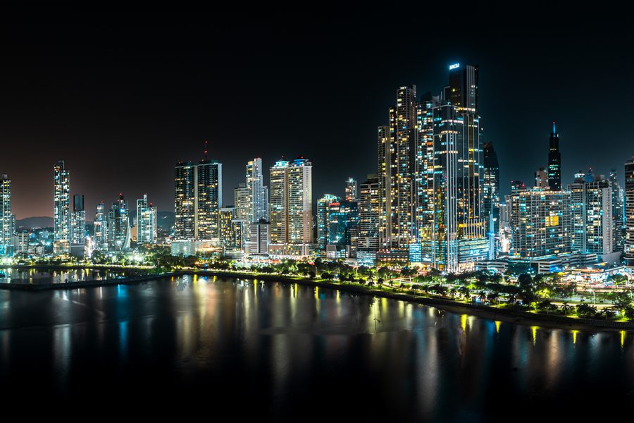 La Ciudad de Panamá de noche